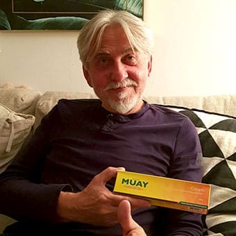 Elderly customer with Muay cream